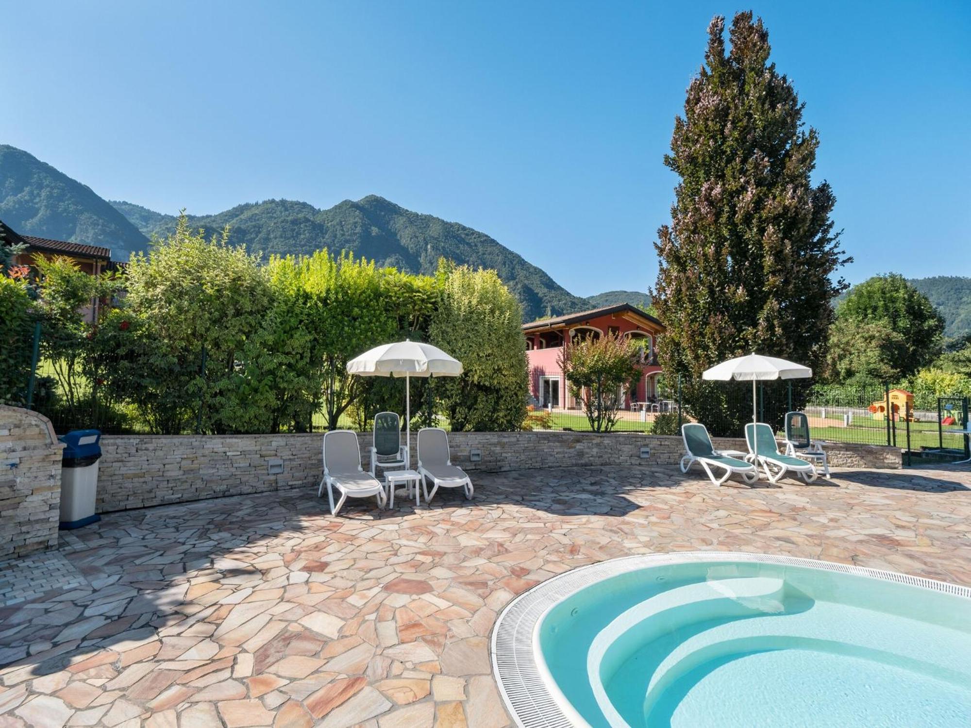 Spacious Apartment In Idro With Shared Pool Crone Exterior photo