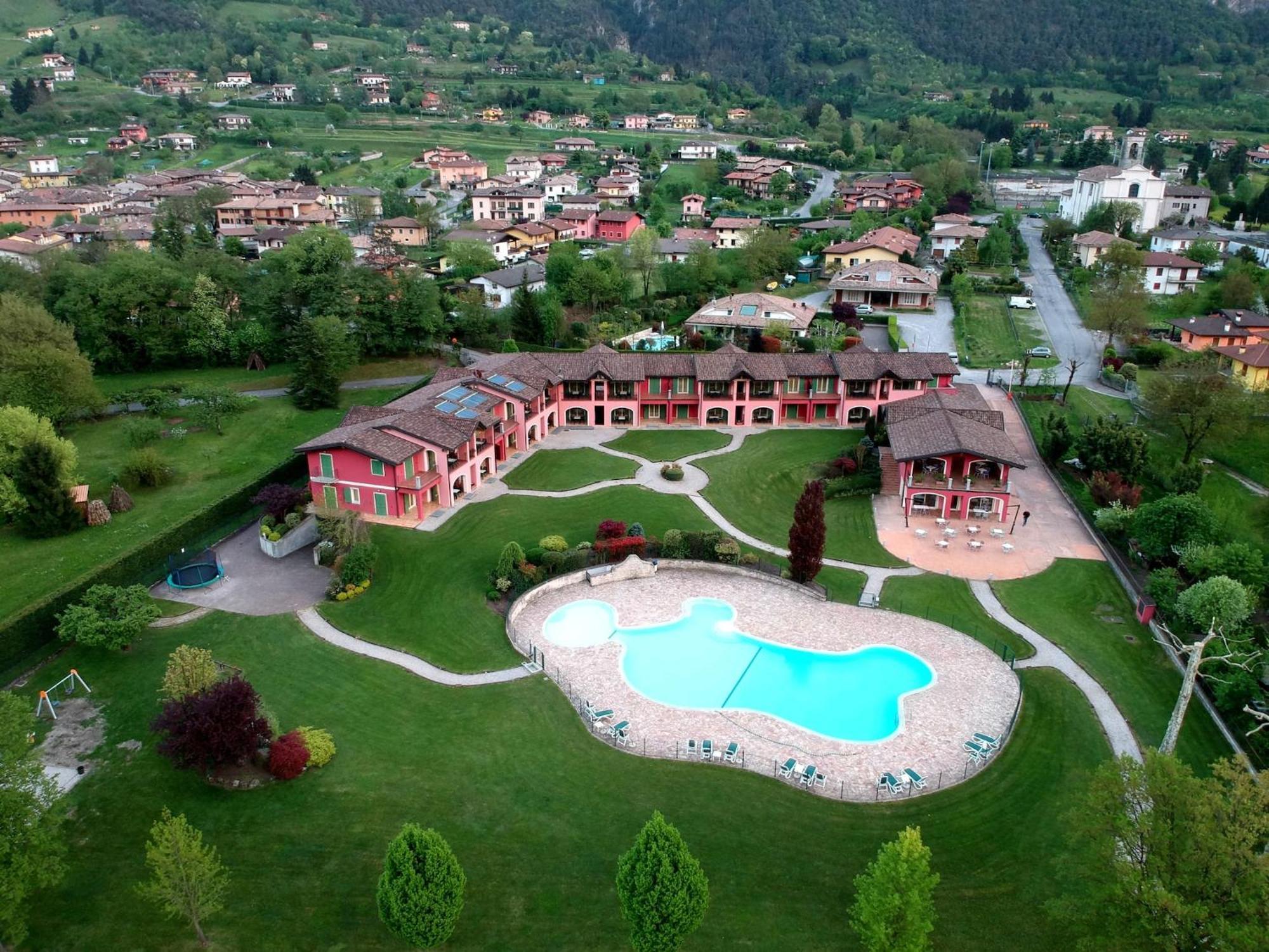 Spacious Apartment In Idro With Shared Pool Crone Exterior photo