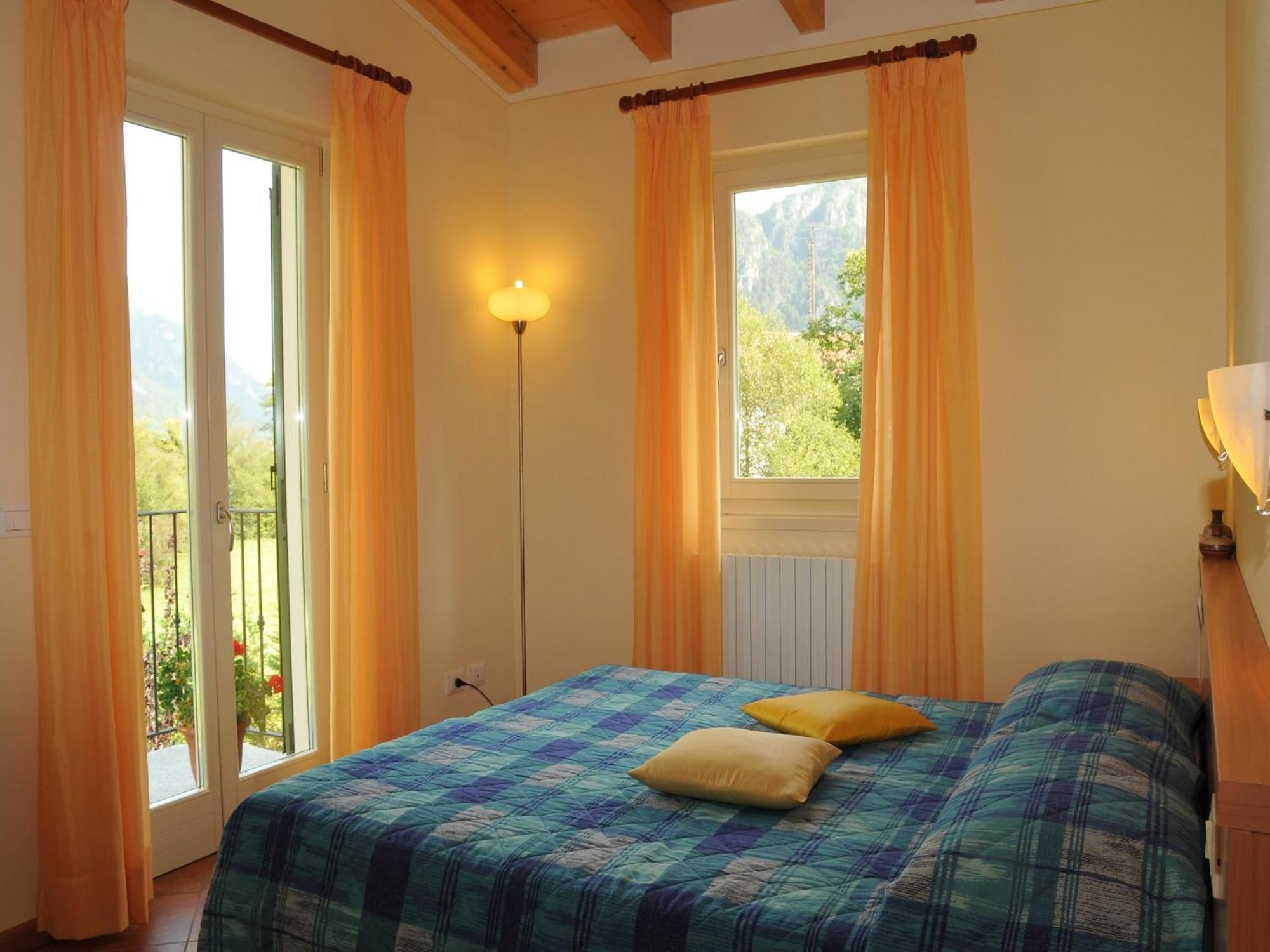 Spacious Apartment In Idro With Shared Pool Crone Exterior photo