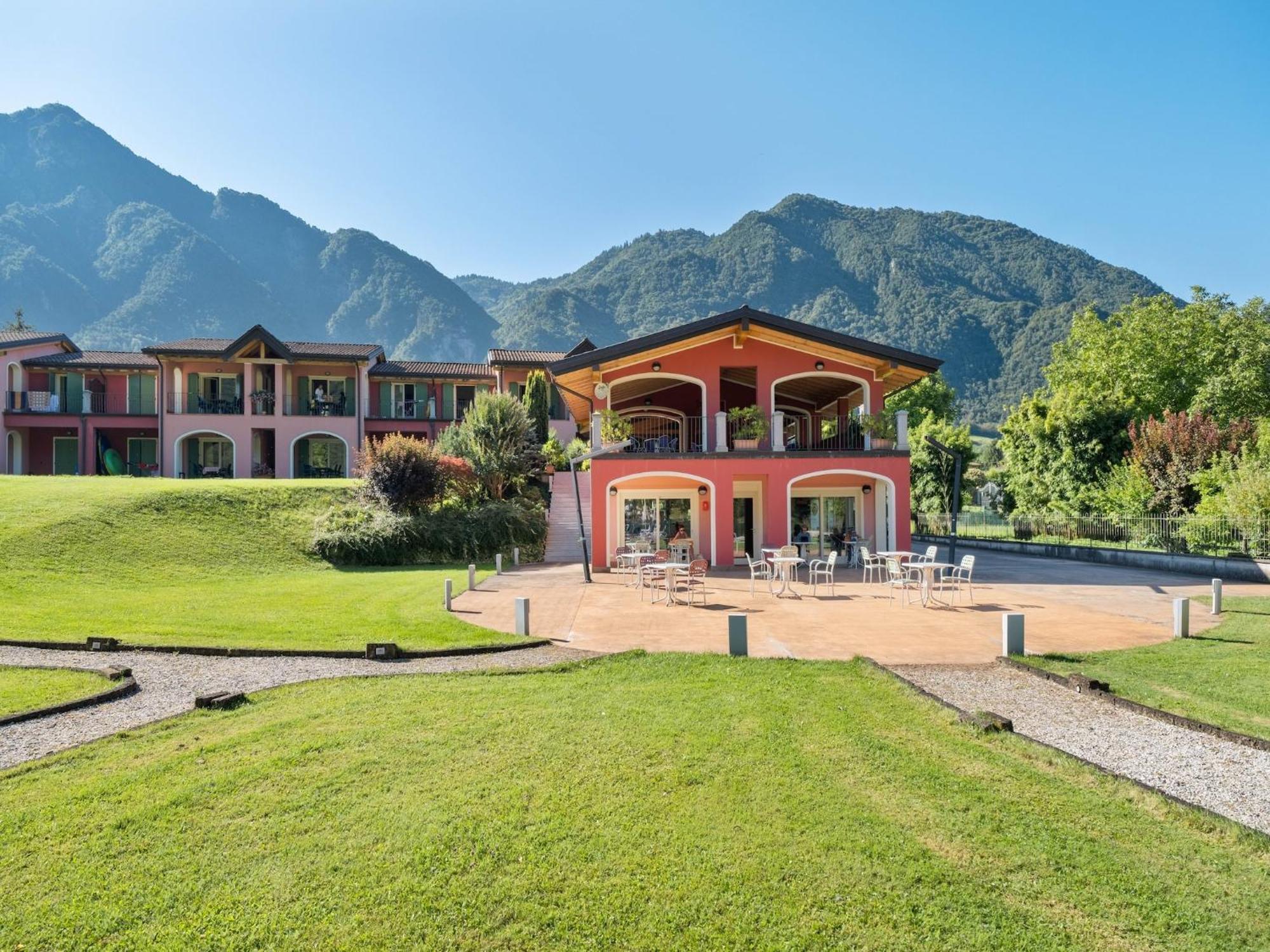 Spacious Apartment In Idro With Shared Pool Crone Exterior photo