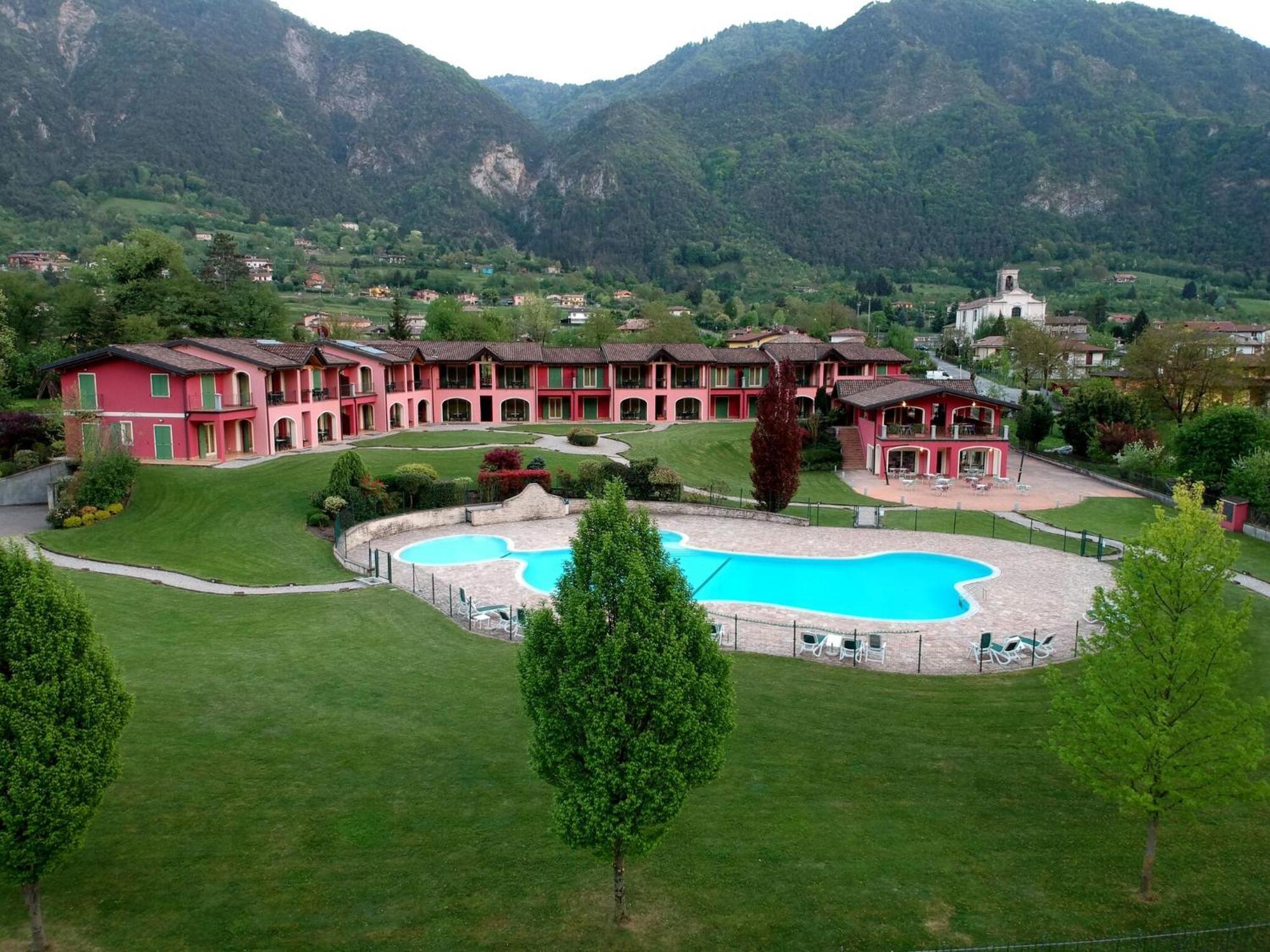 Spacious Apartment In Idro With Shared Pool Crone Exterior photo